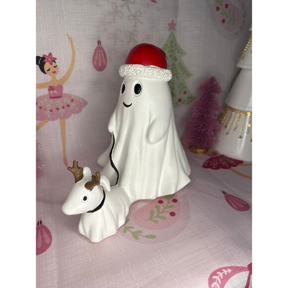 Christmas Ghost walking dog - Picture 4 of 4